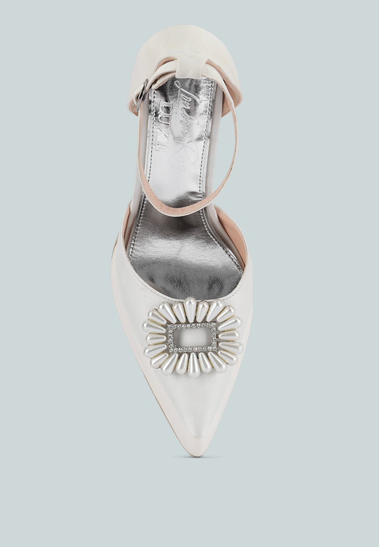 Maeissa Pearls Brooch Detail Platform Block Heel Sandals - Glamourous Grace