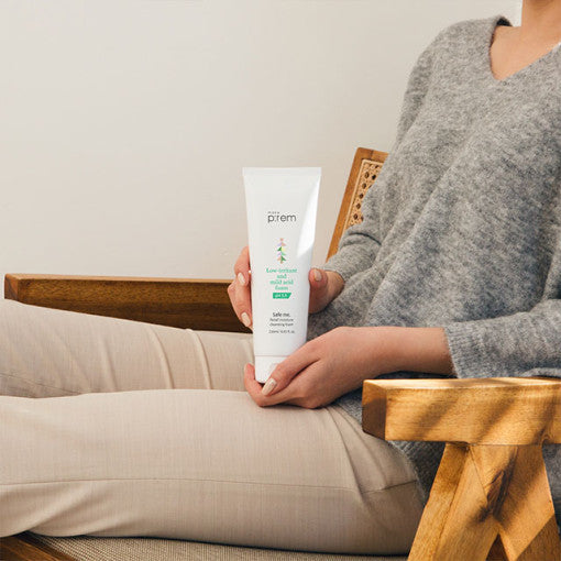 make p:rem Safe Me. Relief Moisture Cleasing Foam 250ml - Glamourous Grace