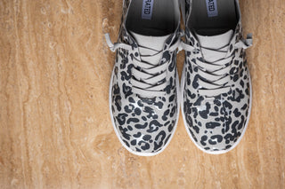 Mayo Sneaker in Light Grey Leopard - Glamourous Grace