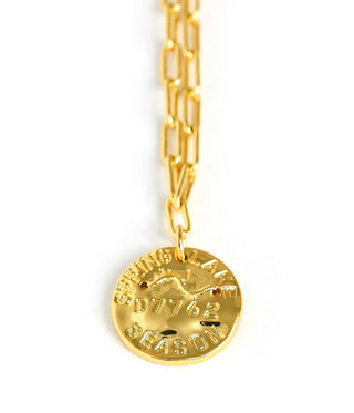 Mini Beach Tag Charm Necklace – 18k Gold Plated - Glamourous Grace