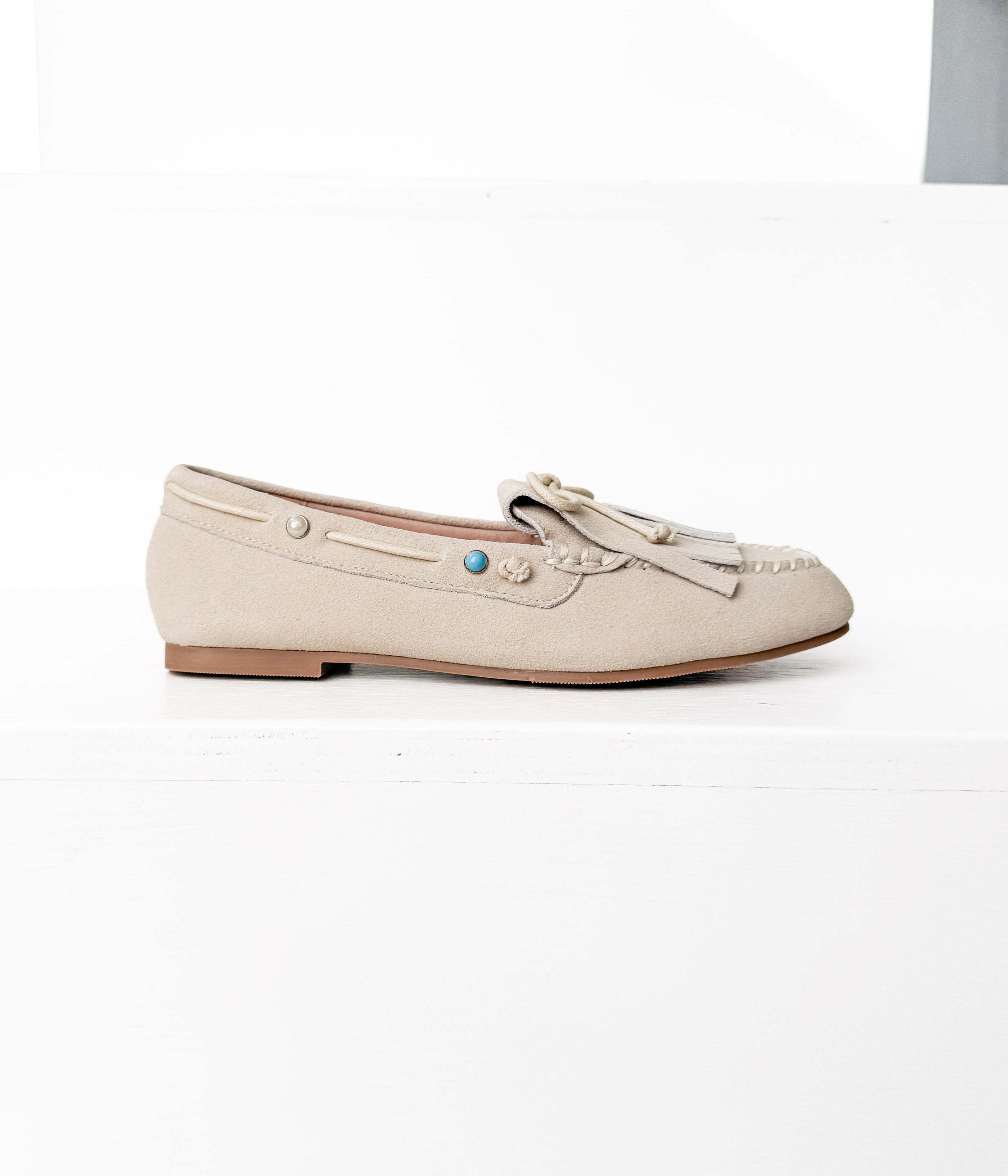 Moccasin Flats in Cream - Glamourous Grace