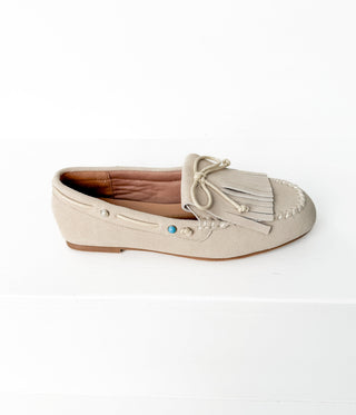 Moccasin Flats in Cream - Glamourous Grace