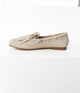 Moccasin Flats in Cream - Glamourous Grace