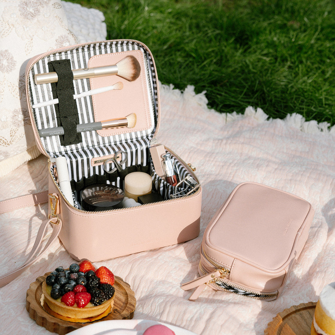 Jetsetter Train Case - Dusty Rose - Luxury Travel Makeup Case