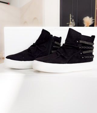 Muly Sneaker in Black - Glamourous Grace