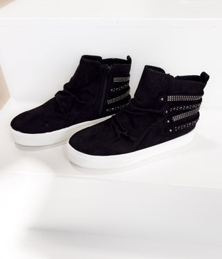 Muly Sneaker in Black - Glamourous Grace