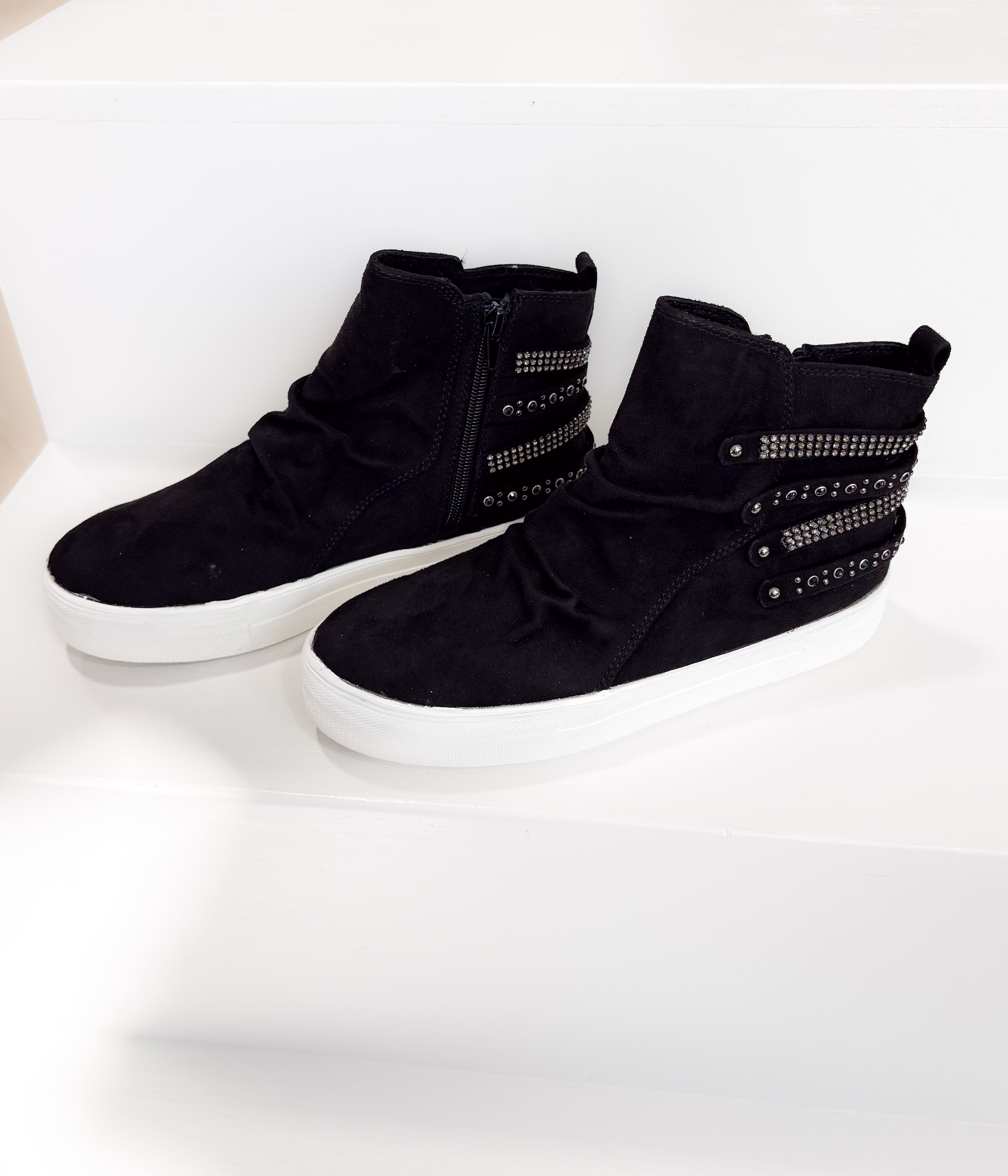 Muly Sneaker in Black - Glamourous Grace
