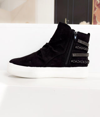 Muly Sneaker in Black - Glamourous Grace