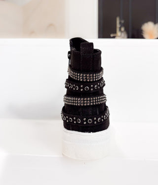 Muly Sneaker in Black - Glamourous Grace