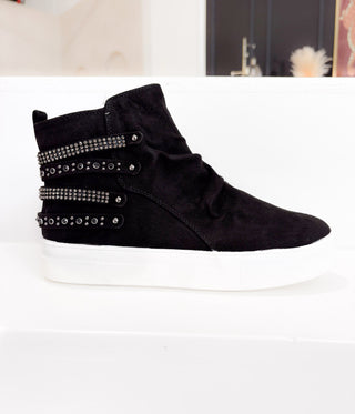 Muly Sneaker in Black - Glamourous Grace