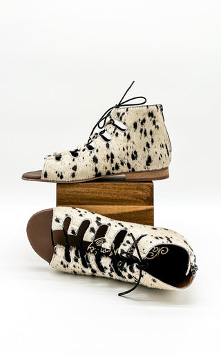 Nola Sandals in Black and White - Glamourous Grace