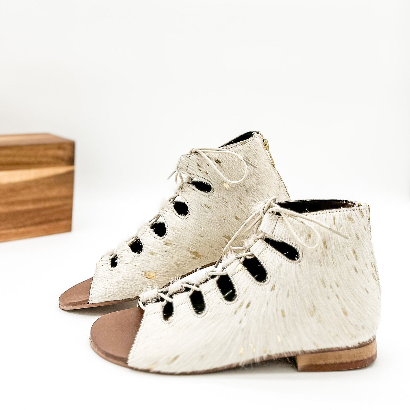 Nola Sandals in Gold - Glamourous Grace