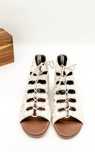 Nola Sandals in Gold - Glamourous Grace
