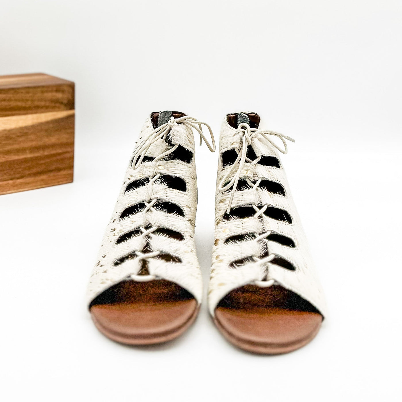 Nola Sandals in Gold - Glamourous Grace