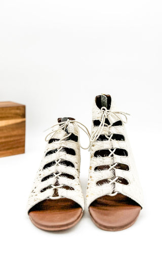 Nola Sandals in Gold - Glamourous Grace