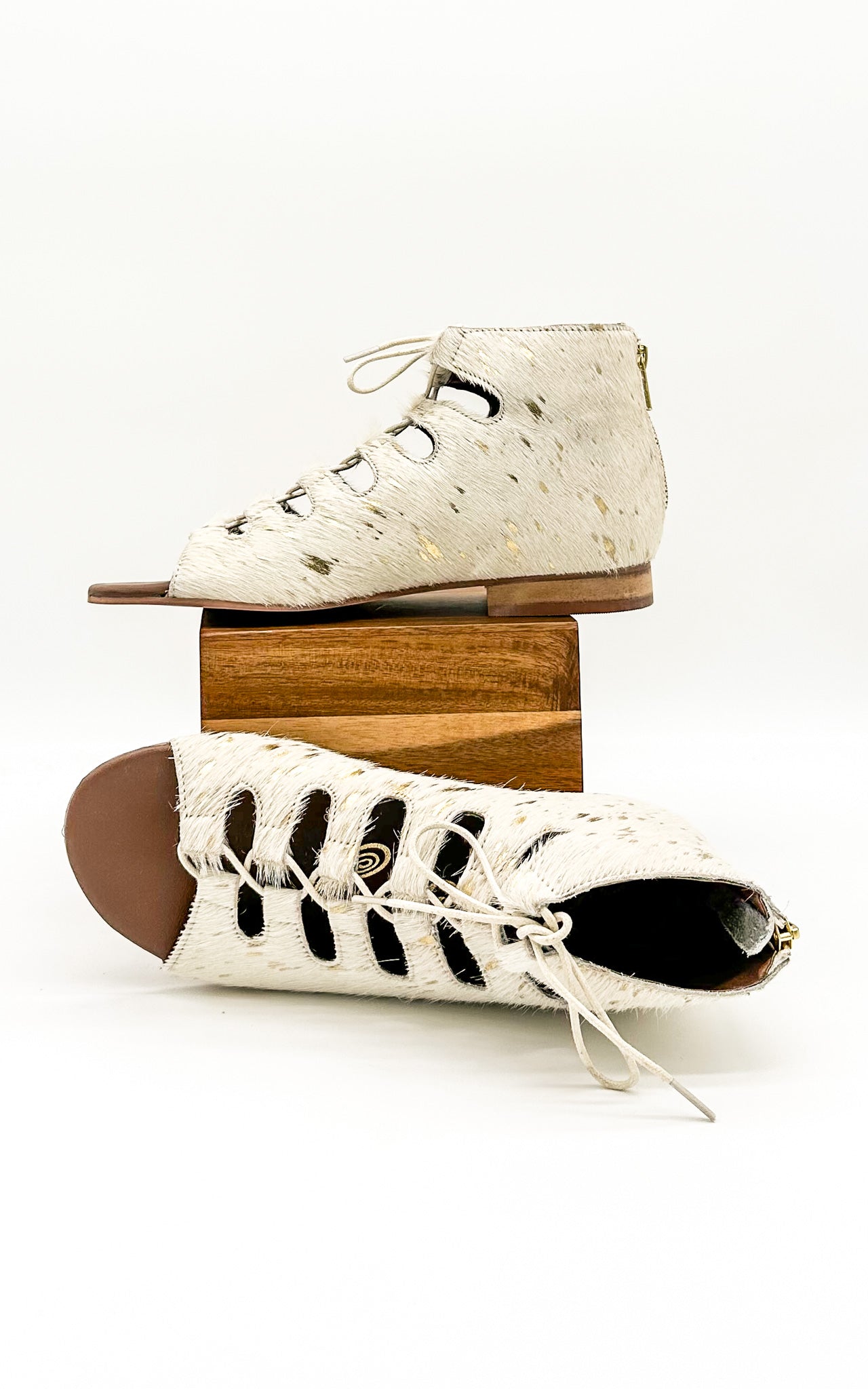 Nola Sandals in Gold - Glamourous Grace