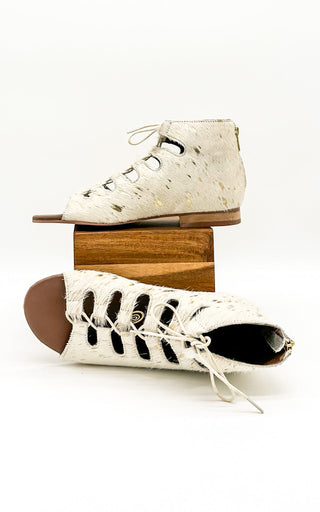 Nola Sandals in Gold - Glamourous Grace
