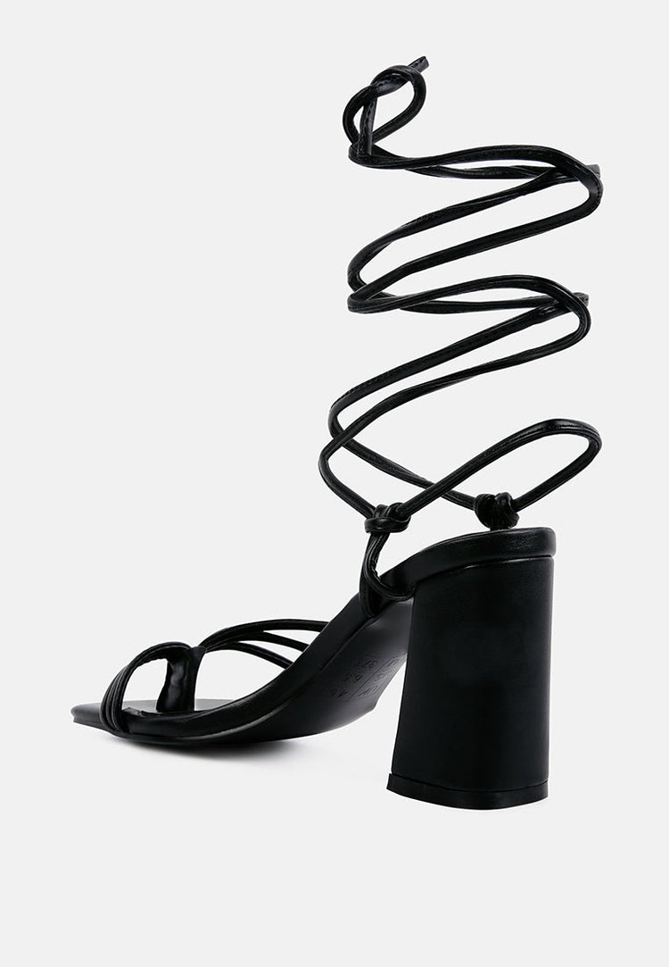 Piri Toe Ring Tie Up Block Sandals
