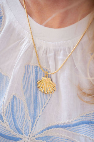 Puffy Scallop Shell Necklace with paper clip chain - 18k Plated Necklace - Glamourous Grace