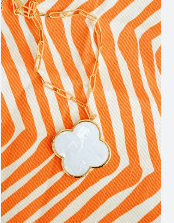 Riley Large Clover Shell Necklace - 18k Plated Paper Clip Chain - Glamourous Grace
