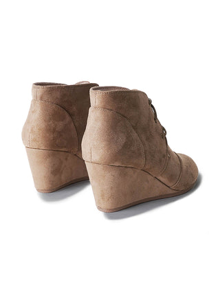 Roxy | Light Taupe Suede - Glamourous Grace