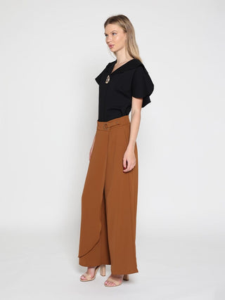 Ruffled neck & sleeve brooch detail solid top