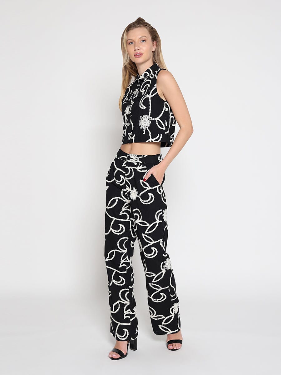 Sleeveless embroidered button down vest - Glamourous Grace