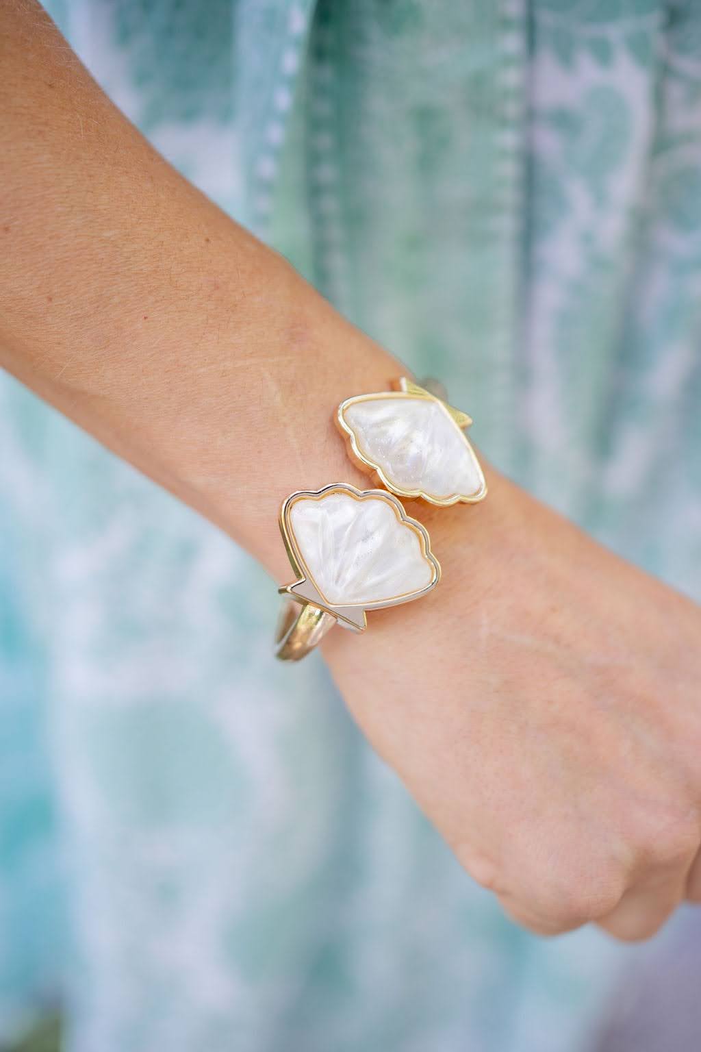 Summer Cuff - Acrylic Scallop Shell - Glamourous Grace