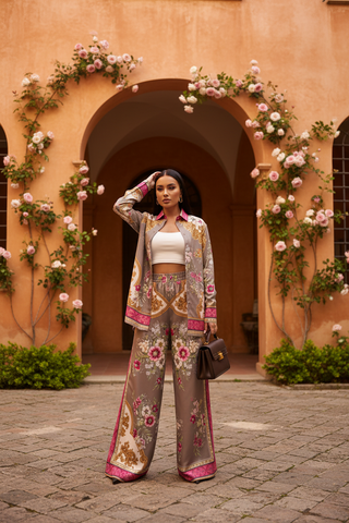 Taupe Pink - Pose