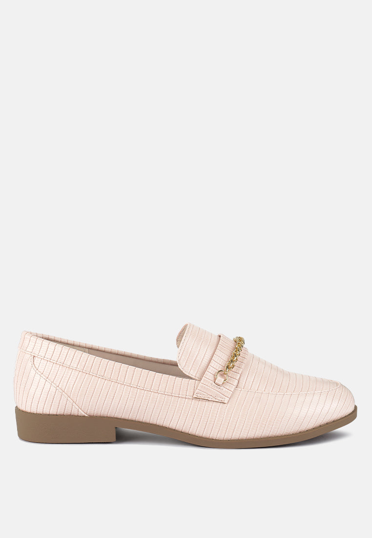 Vouse Low Block Loafers Adorned With Golden Chain - Glamourous Grace