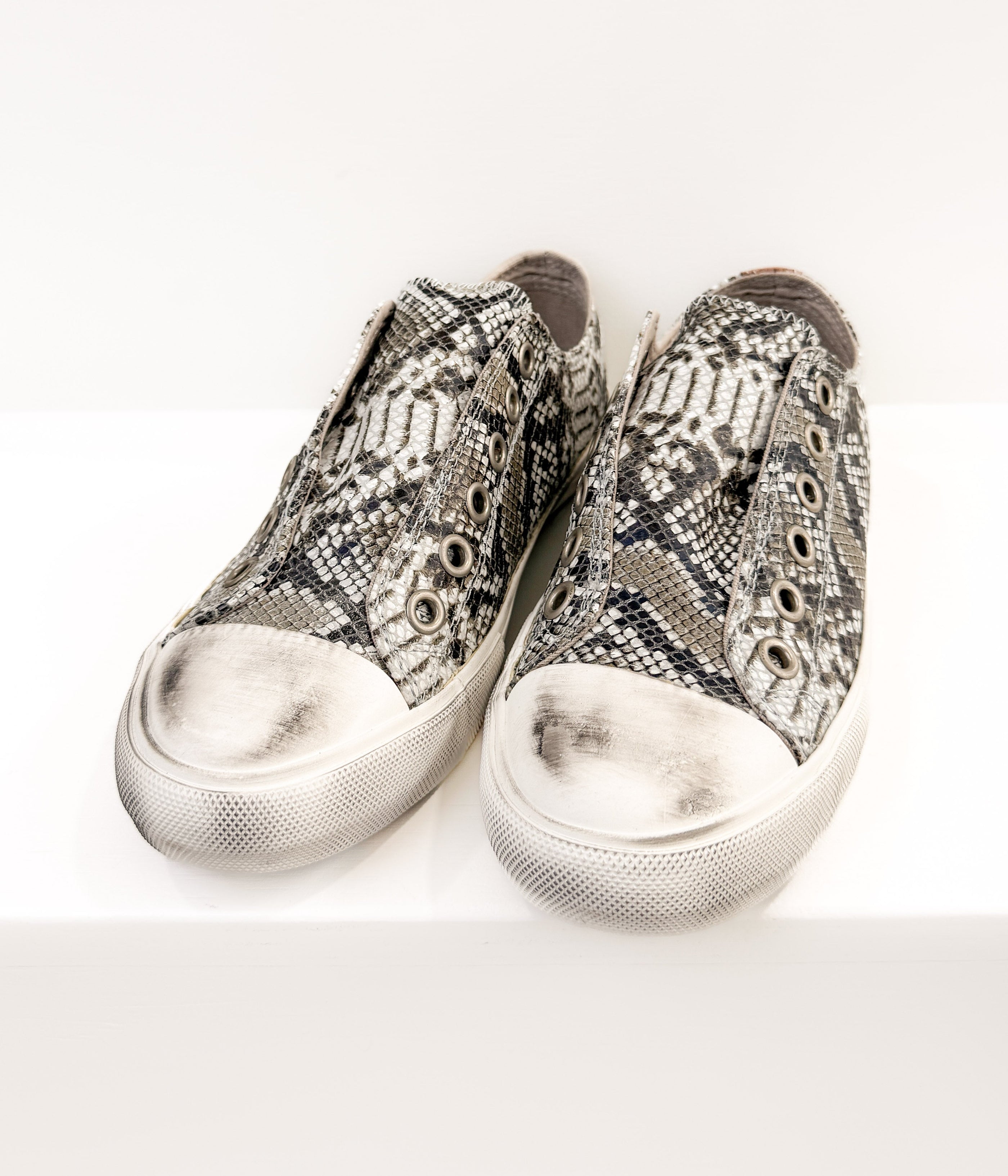 Wildlife Sneakers - Glamourous Grace
