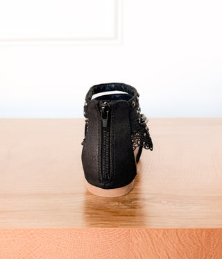Willow Sandal in Black - Glamourous Grace