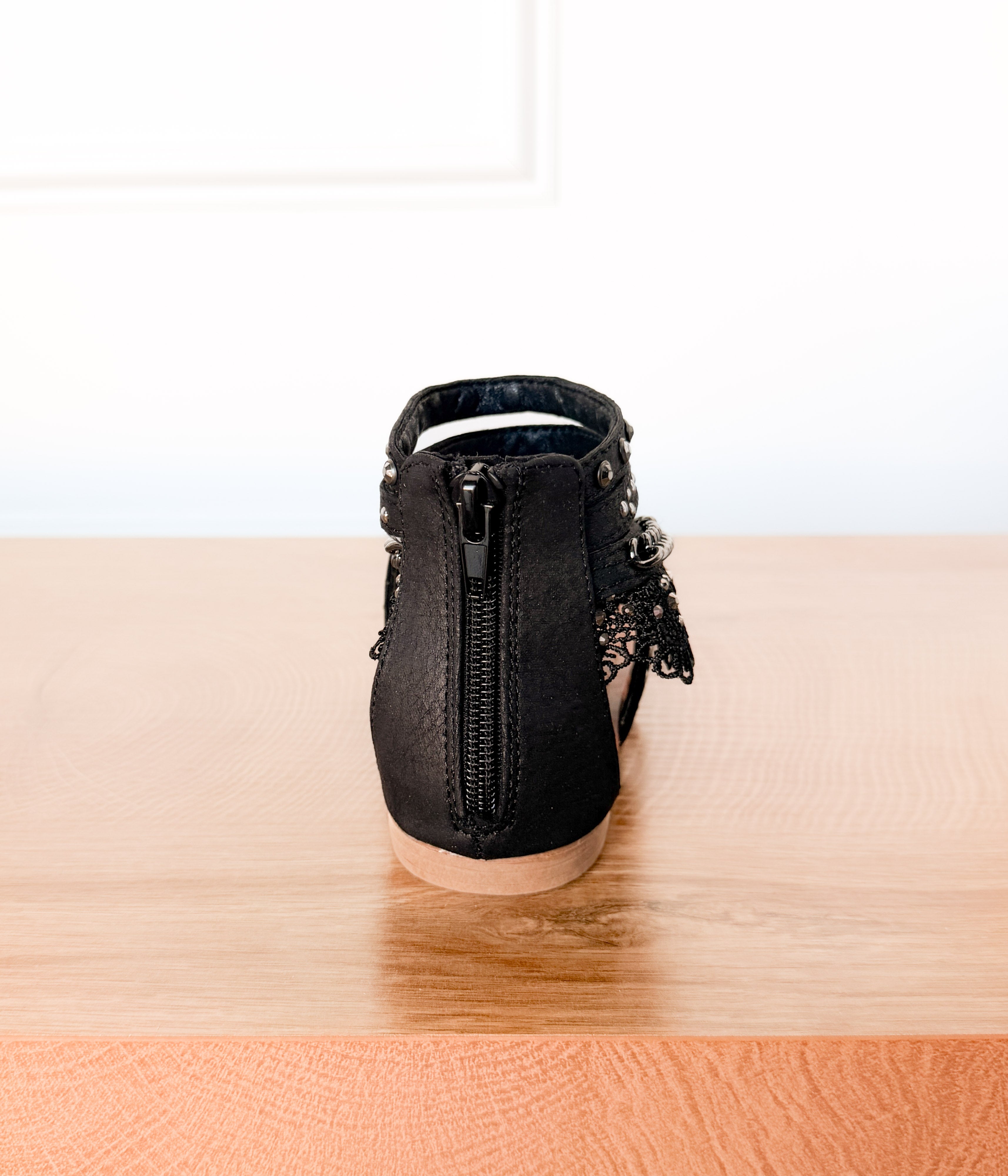 Willow Sandal in Black - Glamourous Grace