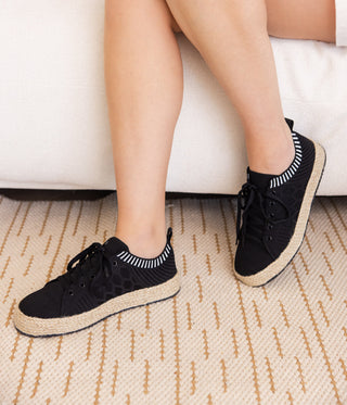 Yaras Sneakers in Black - Glamourous Grace