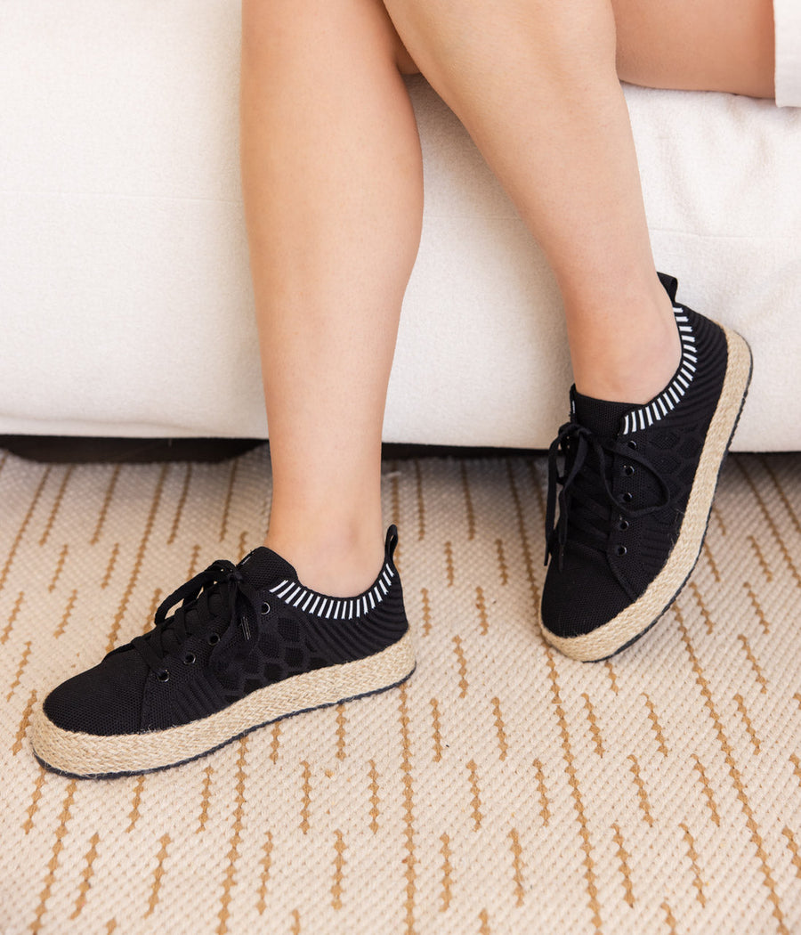 Yaras Sneakers in Black - Glamourous Grace
