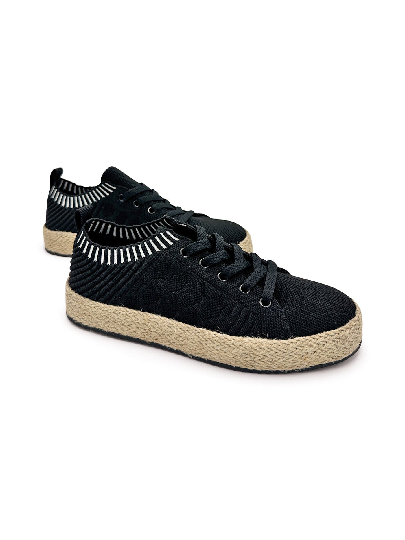 Yaras Sneakers in Black - Glamourous Grace