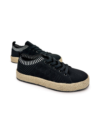 Yaras Sneakers in Black - Glamourous Grace