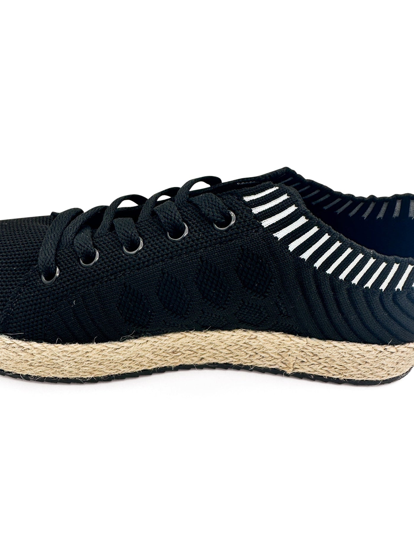 Yaras Sneakers in Black - Glamourous Grace