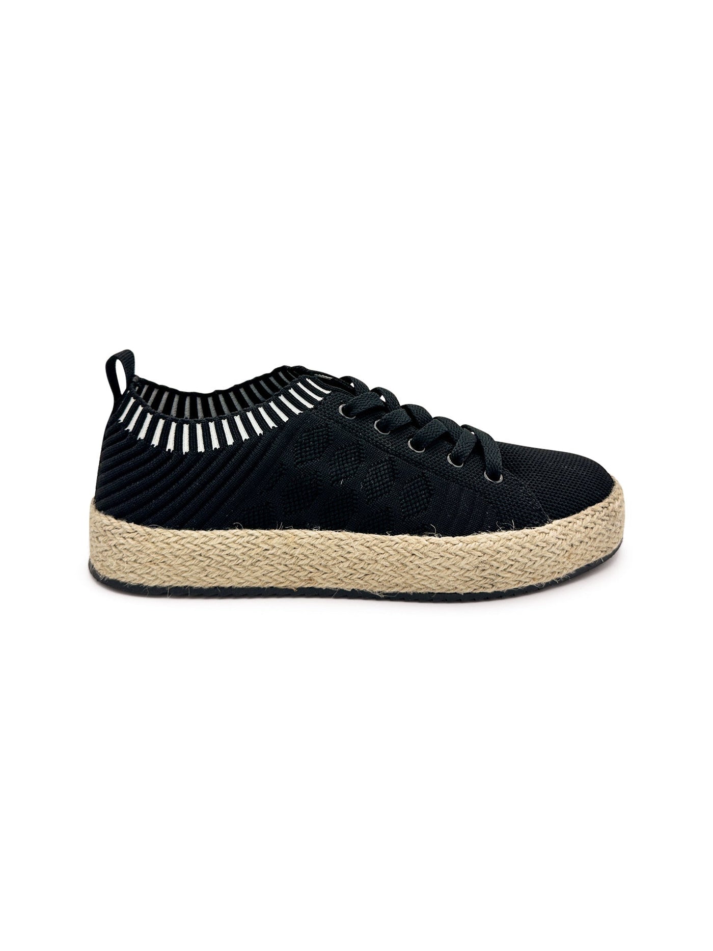 Yaras Sneakers in Black - Glamourous Grace