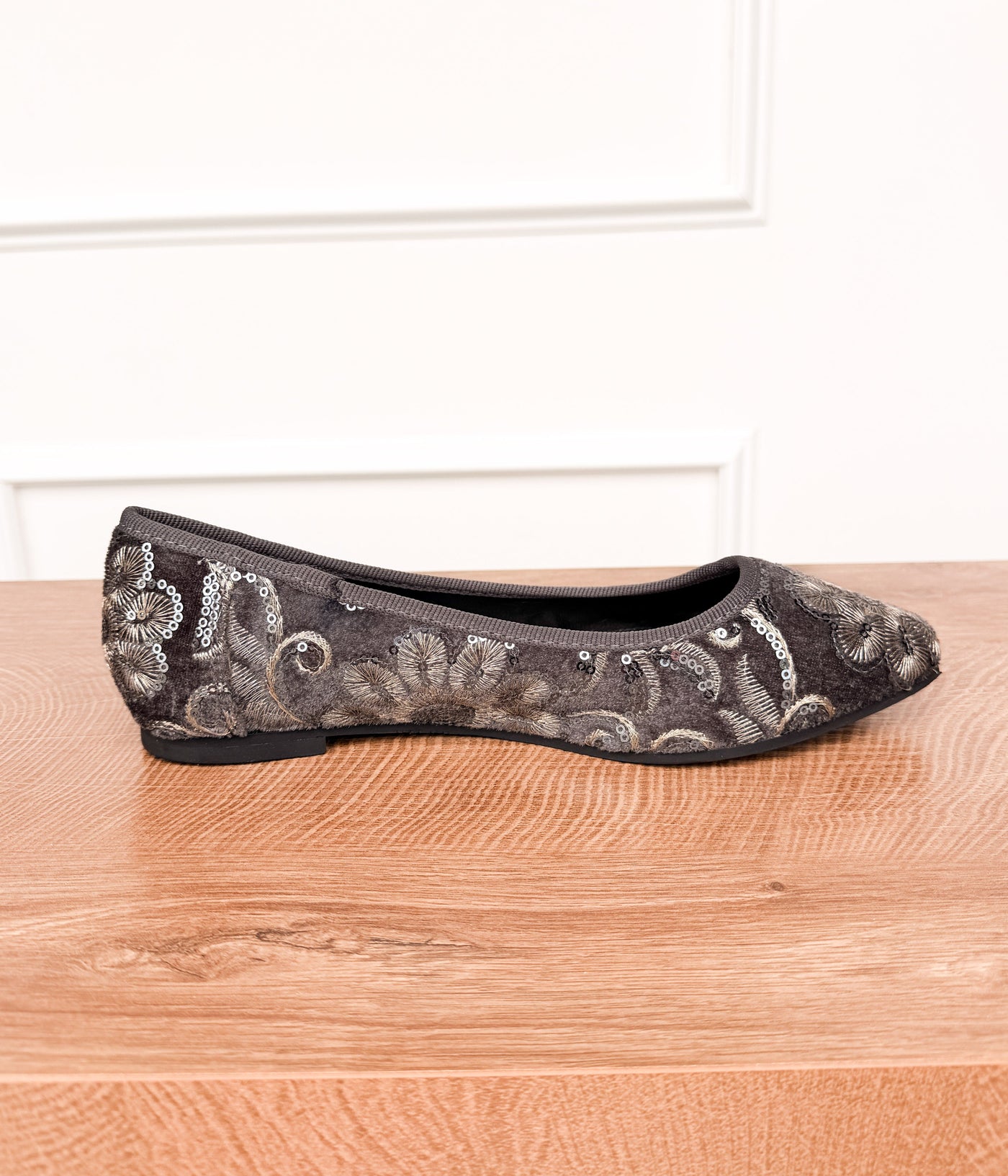 Yuna Flats in Grey - Glamourous Grace
